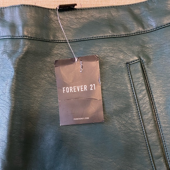 🥑NWT FOREVER 21 Faux Leather Mini Green Skirt With Side Pockets - Picture 5 of 10